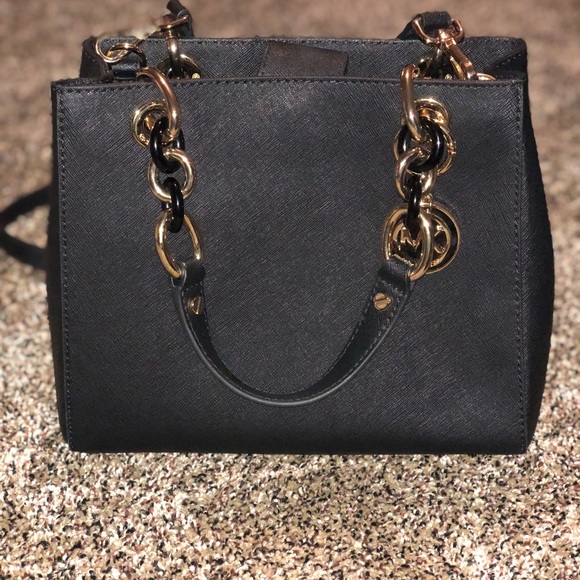 Michael Kors Handbags - Make me an offer!!!!! Michael Kors black bag.